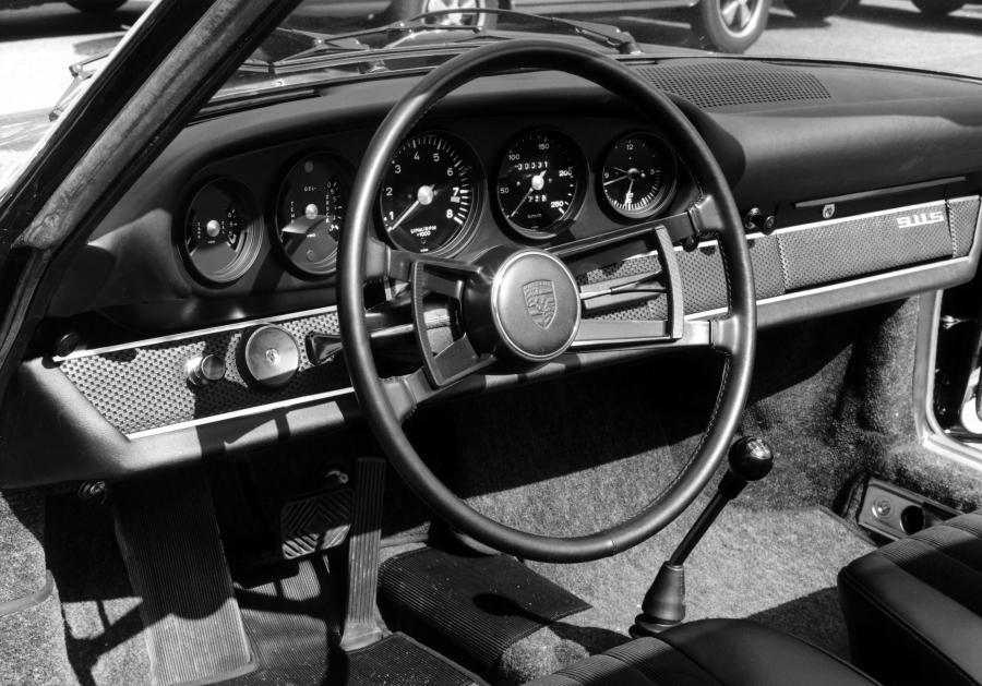 Панель приборов Porsche 911 S 2.0 Coupe 1968 года  (фото 1 из 33)